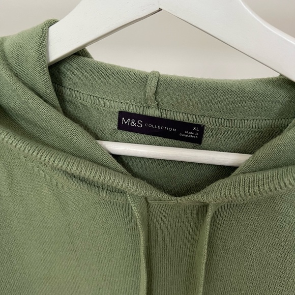 Soft green hooded sweater - Picture 3 of 4